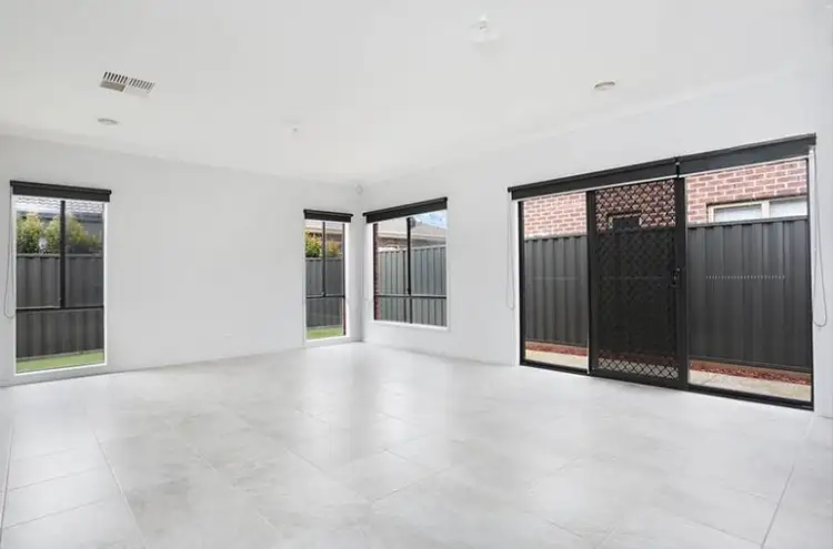 Second view of Homely house listing, 21 Manning Circuit, Tarneit VIC 3029