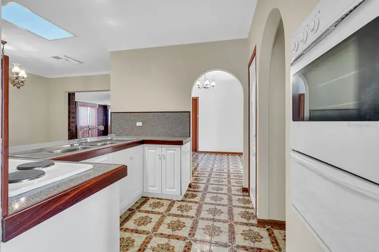 Fifth view of Homely house listing, 2 Steinbeck Place, Spearwood WA 6163