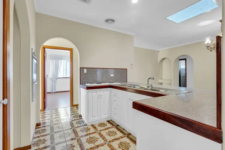 Seventh view of Homely house listing, 2 Steinbeck Place, Spearwood WA 6163