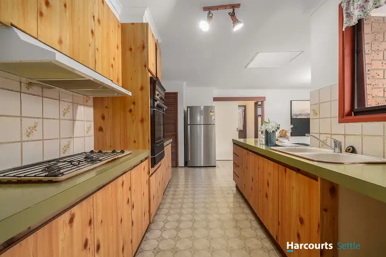 Fifth view of Homely house listing, 3 Benalla Close, Endeavour Hills VIC 3802