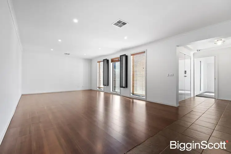 Second view of Homely house listing, 3 Barrine Court, Skye VIC 3977