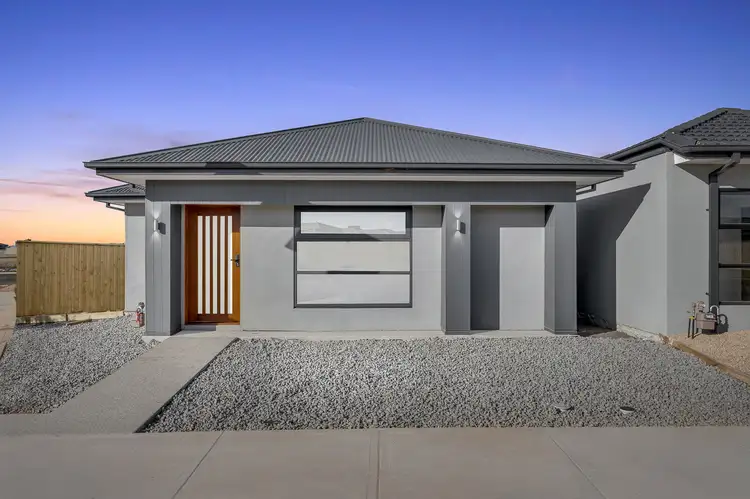 6 Hunt Road, Rockbank VIC 3335