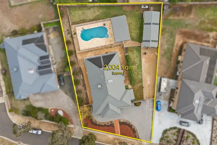 8 Stratford Close, Sunbury VIC 3429