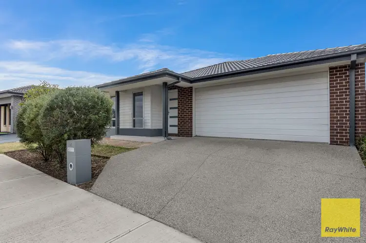 27 Creekwood Way, Melton South VIC 3338