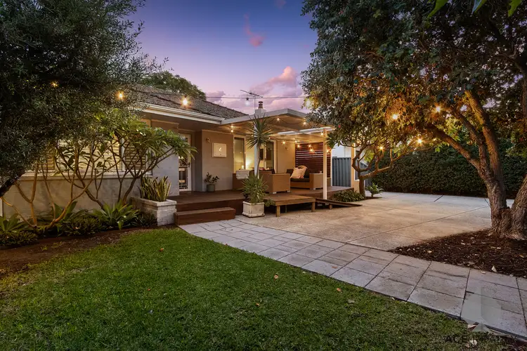 4 Lambert Street, Alfred Cove WA 6154