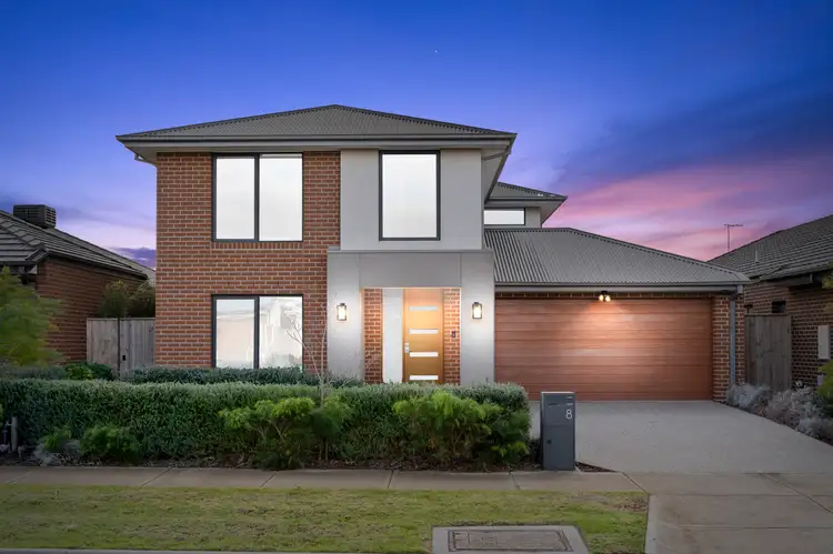 8 Gairdner Street, Manor Lakes VIC 3024