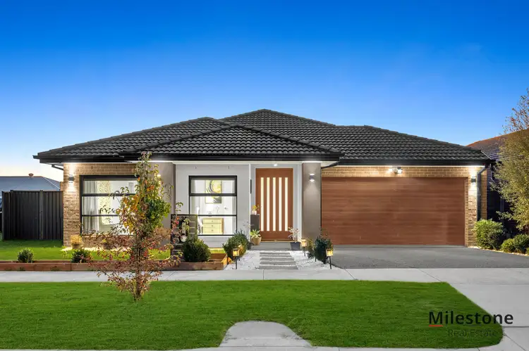 34 Nagle Crescent, Cranbourne West VIC 3977