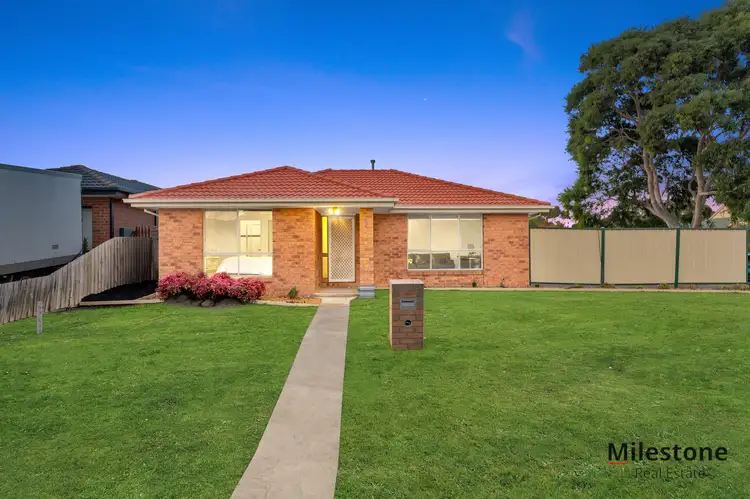 2 Carmel Court, Sydenham VIC 3037