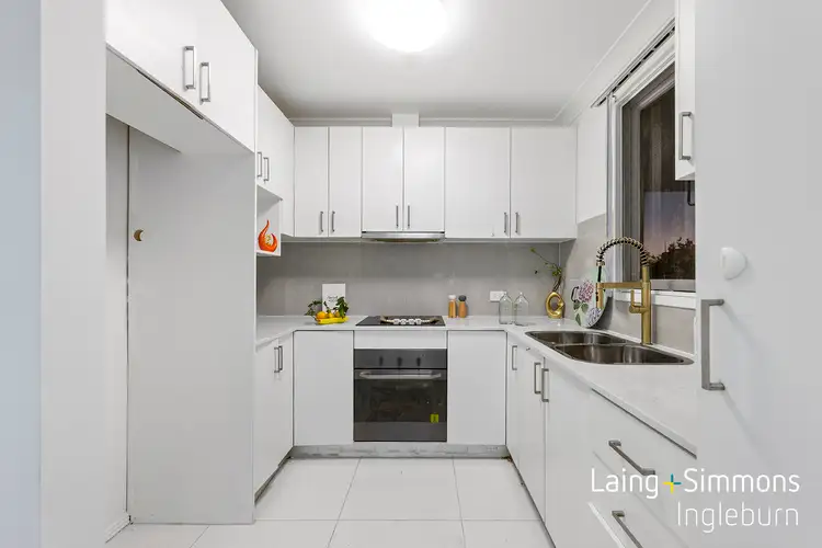 7 Hickory Place, Macquarie Fields NSW 2564