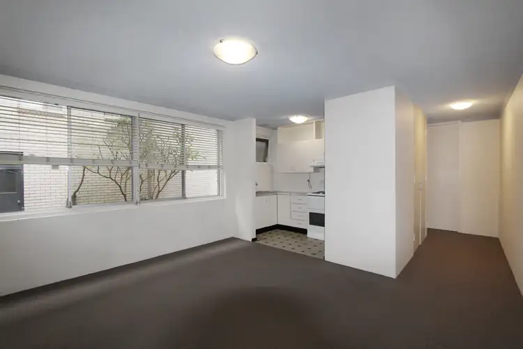 52 Meadow Crescent