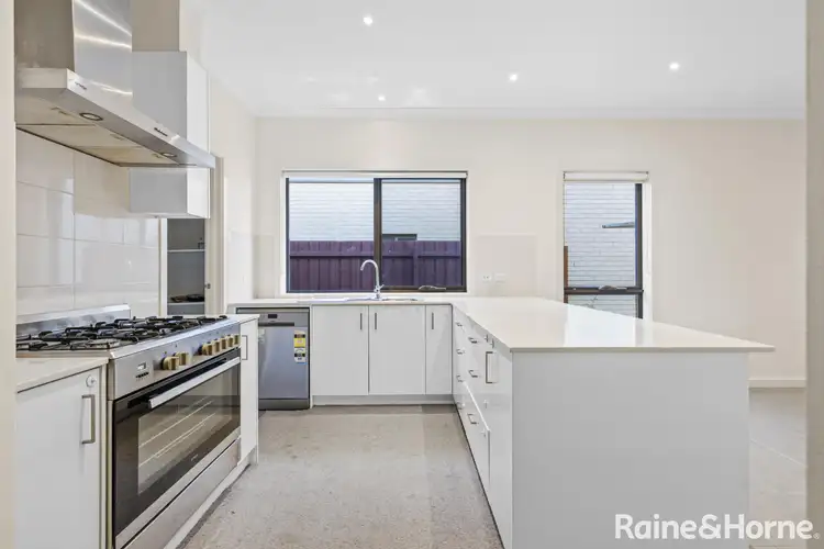 Fifth view of Homely townhouse listing, 28 Heather Grove, Cranbourne East VIC 3977
