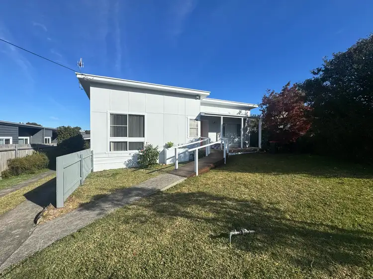 4 Lynburn Avenue, Bomaderry NSW 2541