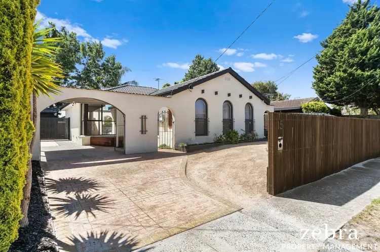 15 Benelong Crescent, Seaford VIC 3198