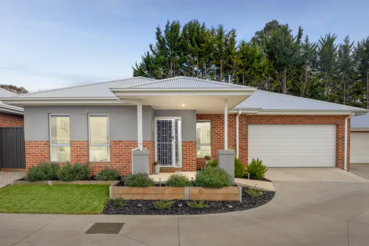 4/4 Gordon Crescent, Romsey VIC 3434