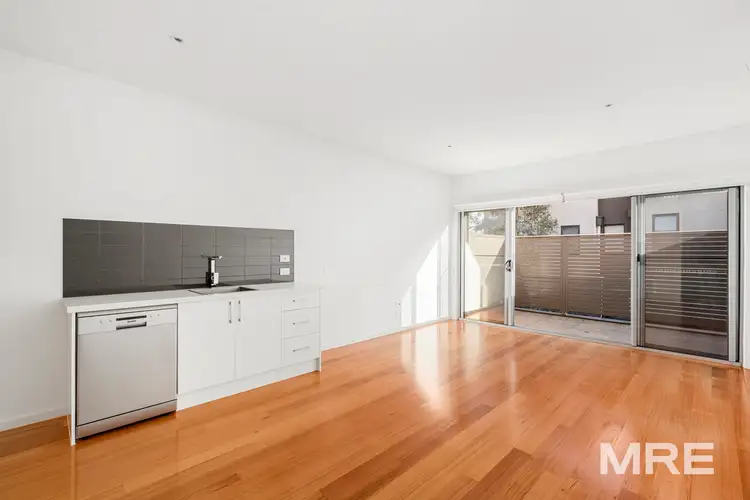 2/98 Snell Grove, Oak Park VIC 3046