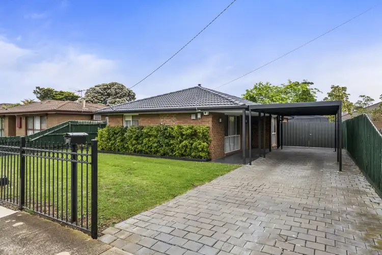 17 Kurrajong Crescent, Melton South VIC 3338