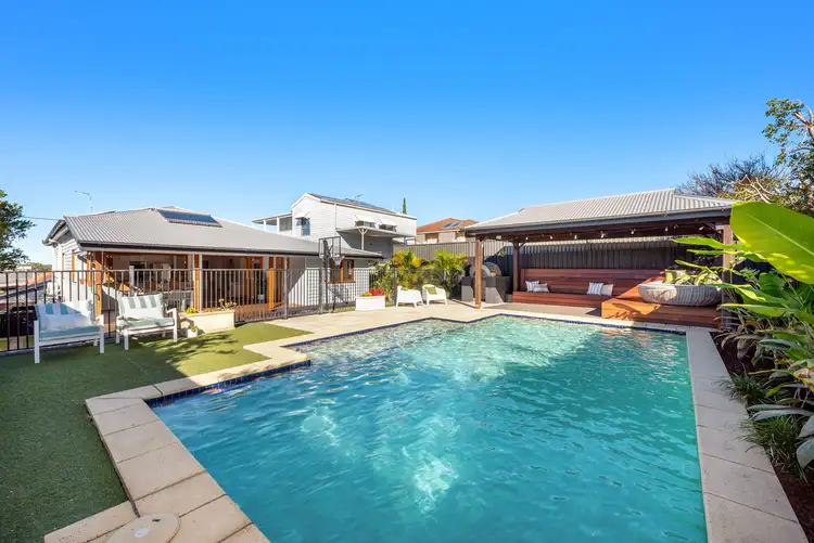 56 Kennington Road, Camp Hill QLD 4152