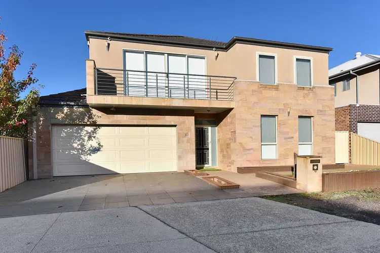 10 Hopetoun Green, Caroline Springs VIC 3023