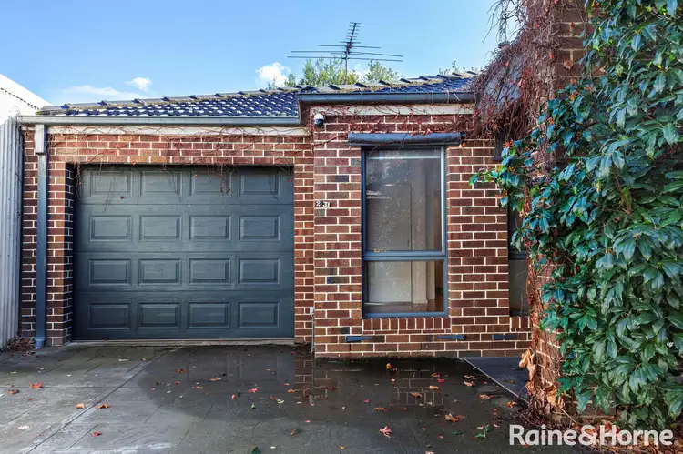 2/31 Macdonald Avenue, Altona North VIC 3025