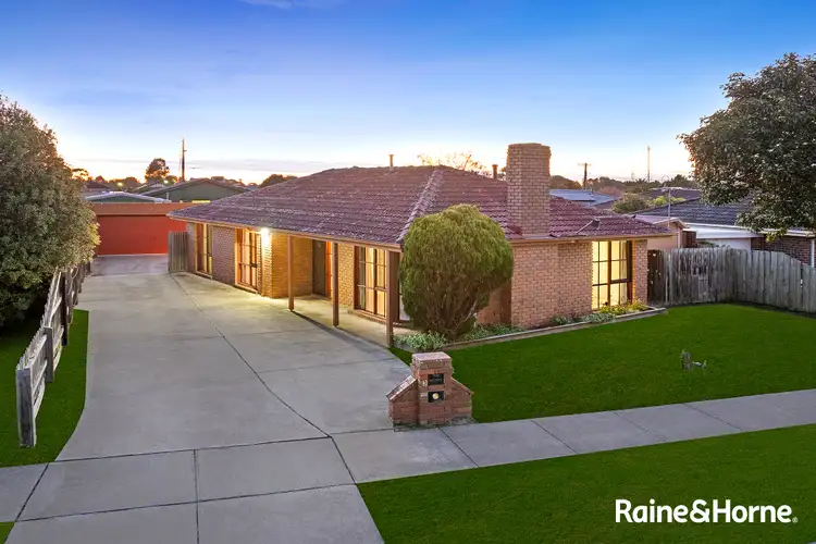3 Joseph Banks Crescent, Cranbourne VIC 3977