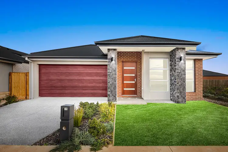 19 Farmingdale Street, Manor Lakes VIC 3024