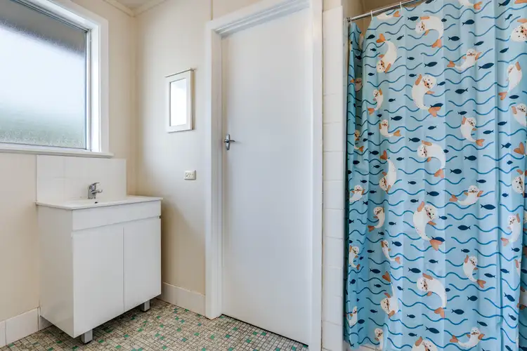 Fifth view of Homely unit listing, 2/1050 Caratel, North Albury NSW 2640