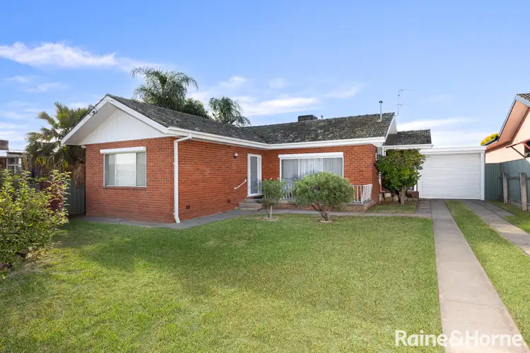 5 Huthwaite Street, Mount Austin NSW 2650