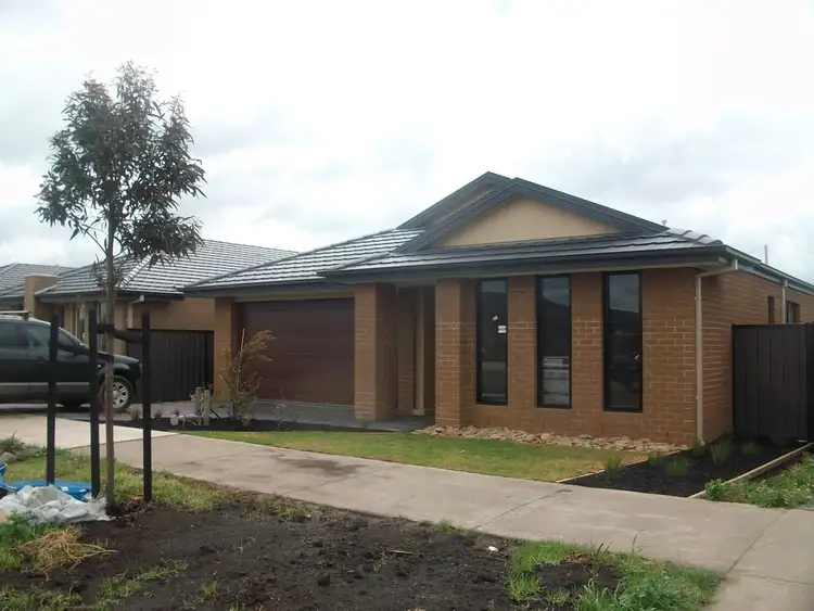 324 Waterview Blvd, Craigieburn VIC 3064