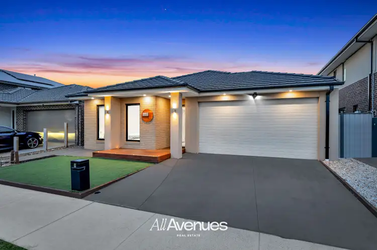 9 Houdan Way, Clyde North VIC 3978