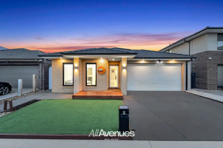 9 Houdan Way, Clyde North VIC 3978