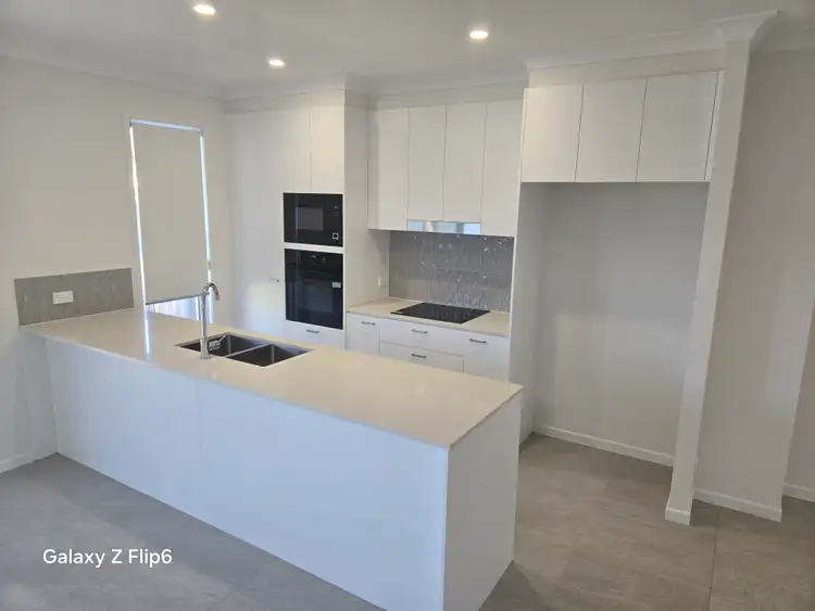 Third view of Homely house listing, 32/8 Taylor Place, Mackenzie QLD 4156