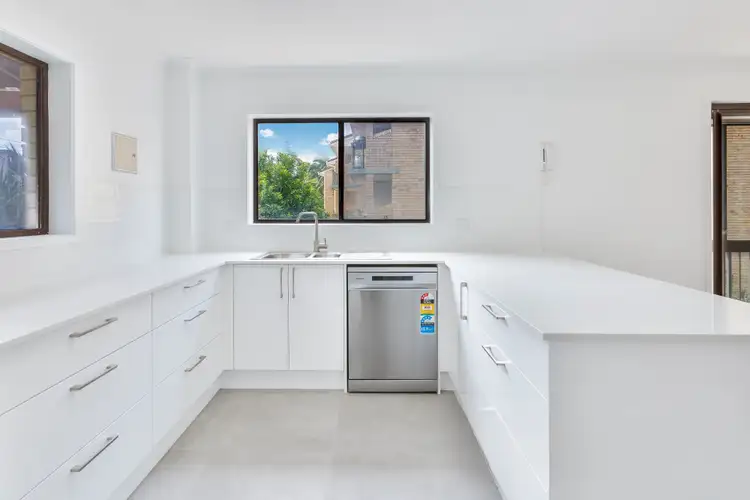 2/23 Labrador Street, Labrador QLD 4215