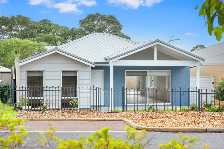 10 Lorikeet Lane