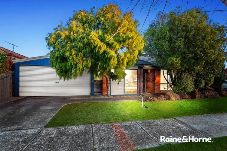 1 Helmsdale Court, Cranbourne West VIC 3977
