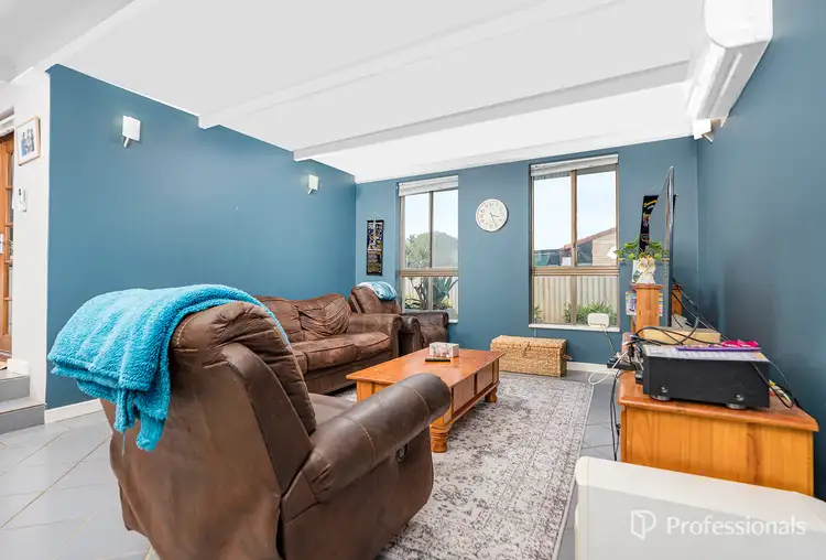 Second view of Homely house listing, 11 Zuytdorp Court, Mahomets Flats WA 6530