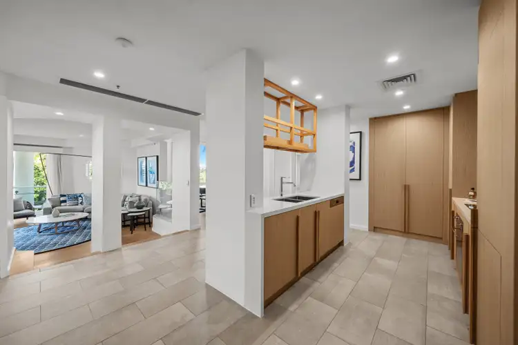 40/135 Seaworld Dr, Main Beach QLD 4217