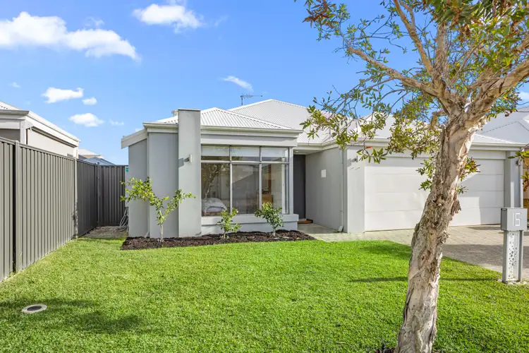 15 Topiary Avenue, Piara Waters WA 6112