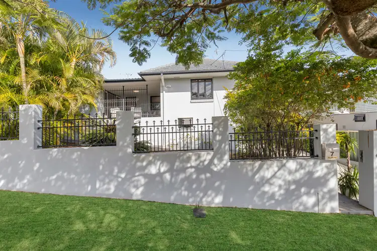 7 Rolle Street, Holland Park West QLD 4121