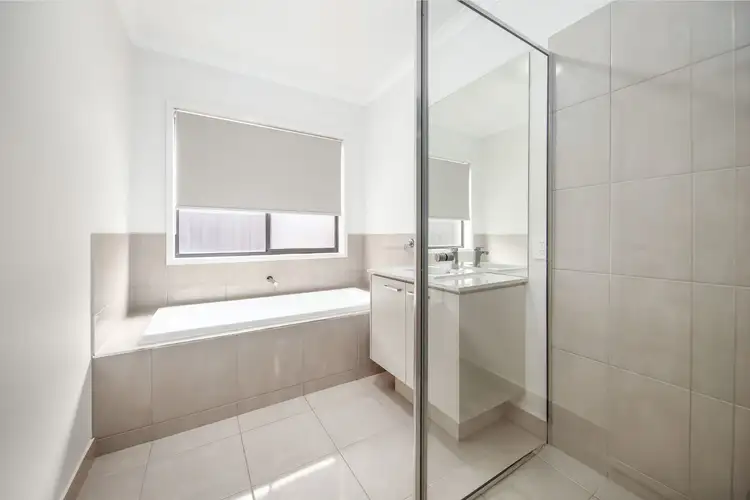 Fourth view of Homely house listing, 4 Stevenage Drive, Strathtulloh VIC 3338