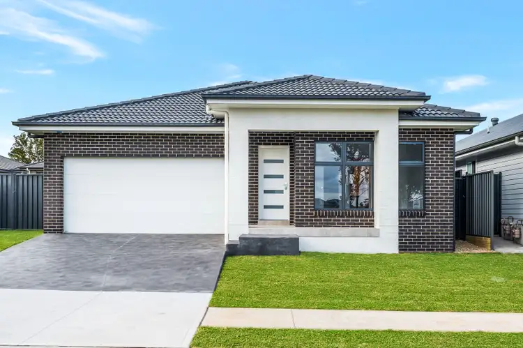16 & 16a Dulcimere Street, Tahmoor NSW 2573
