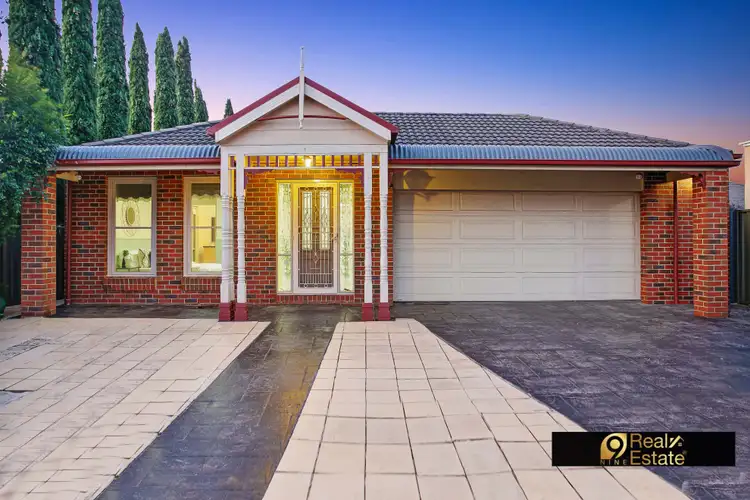 30 HEYSEN PARKWAY, Caroline Springs VIC 3023