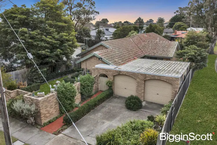 27 Denbigh Road, Seaford VIC 3198