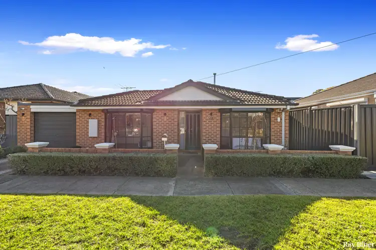 28 Wood Street, Avondale Heights VIC 3034