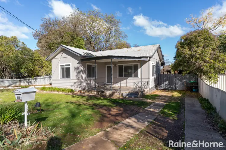 16 Macquarie Street, Mount Austin NSW 2650