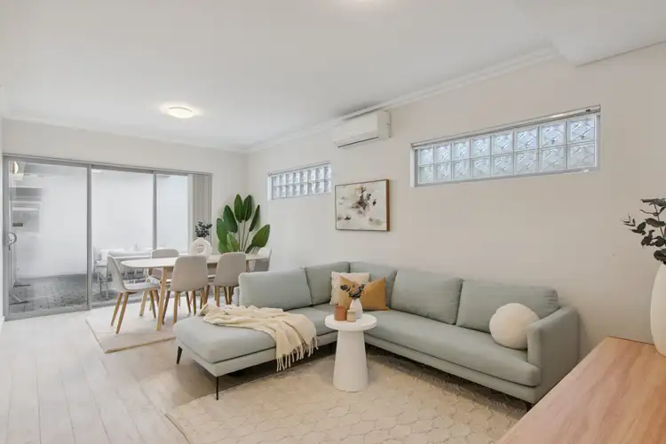 4/13 Belcastro Way, Madeley WA 6065