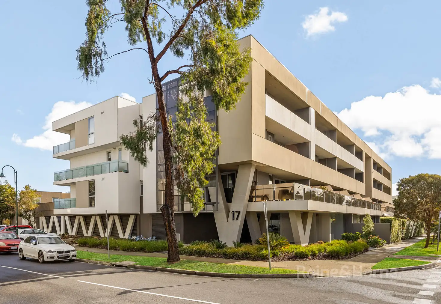 Main view of Homely house listing, 19/17 Eucalyptus Drive, Maidstone VIC 3012