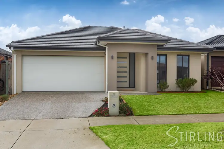 16 Cilroy Crescent, Cranbourne South VIC 3977