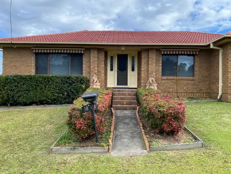 18 Peak Avenue, North Nowra NSW 2541