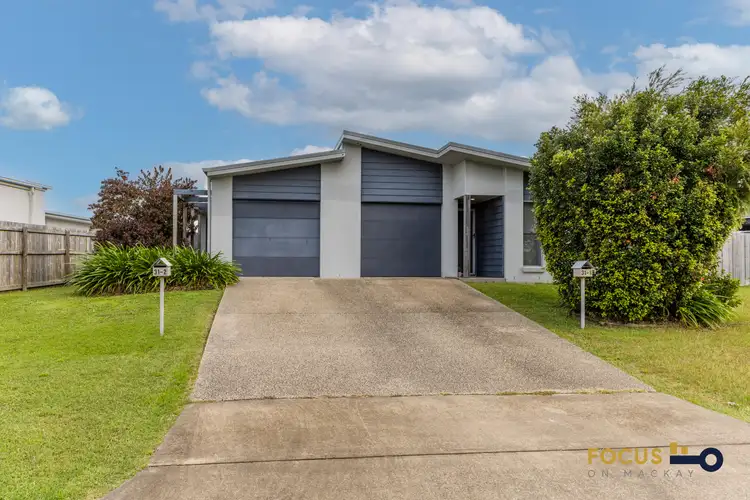 31 A & B Primavera Boulevard, Beaconsfield QLD 4740