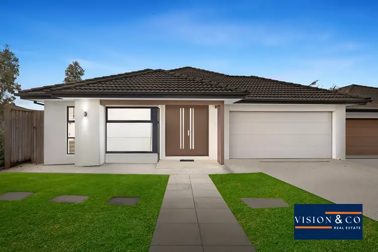 8 Clowes Street, Mickleham VIC 3064